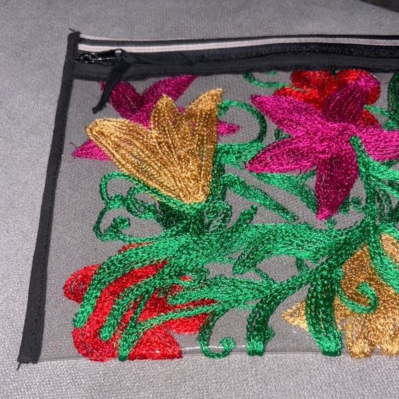 Floral Embroidered Transparent Clutch/bikini bag zip closure - Picture 4 of 8